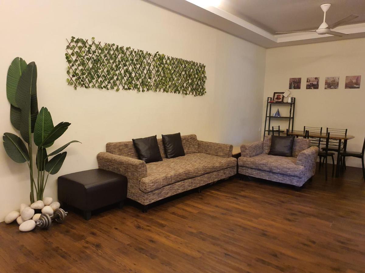 Swimming Pool Party House Appartement Batu Pahat Buitenkant foto
