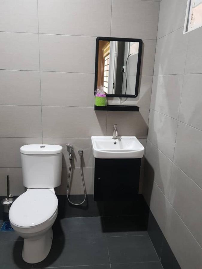 Swimming Pool Party House Appartement Batu Pahat Buitenkant foto