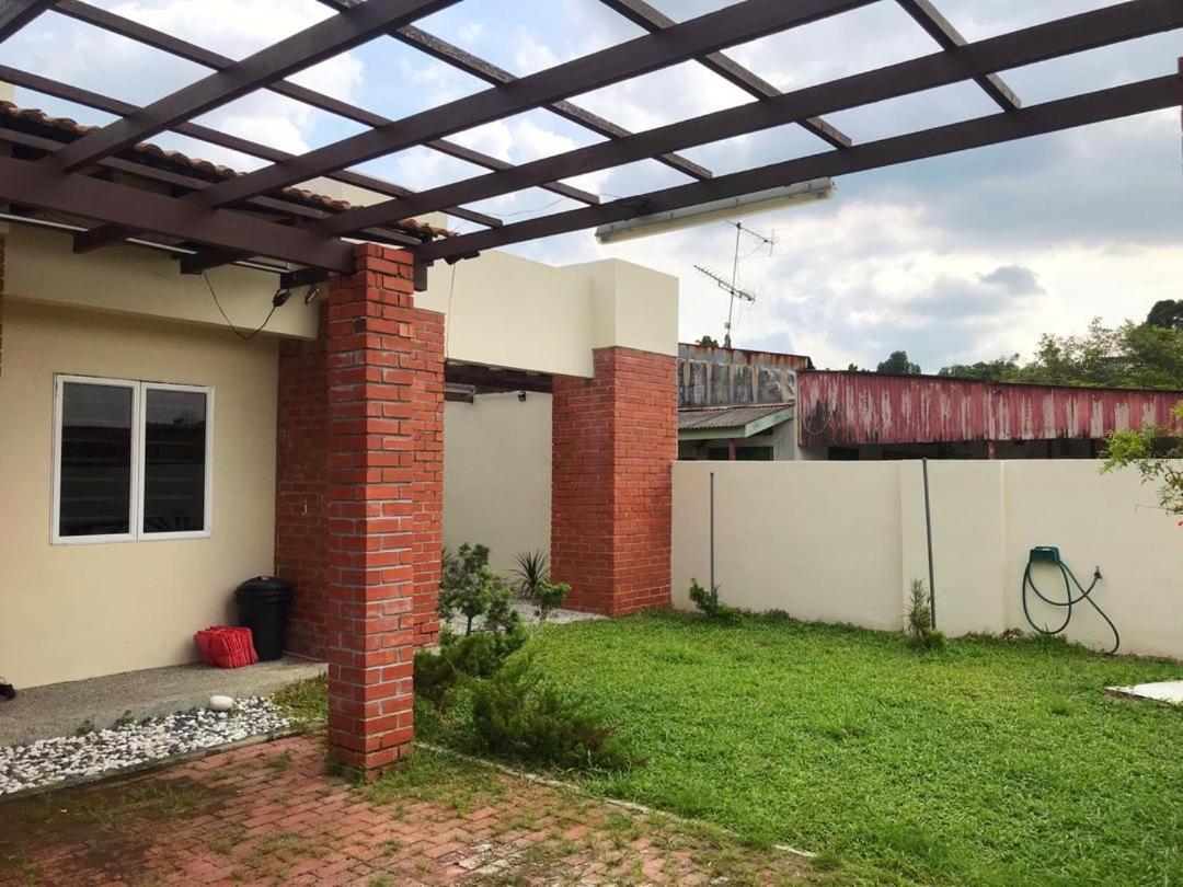 Swimming Pool Party House Appartement Batu Pahat Buitenkant foto