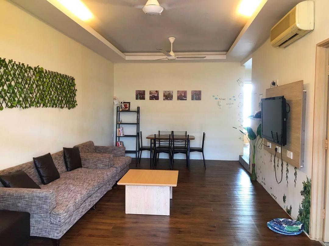 Swimming Pool Party House Appartement Batu Pahat Buitenkant foto